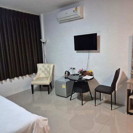 Dorothys Hotel Pattaya Exterior photo