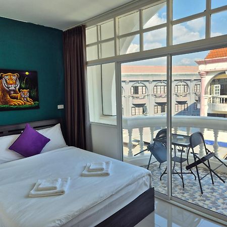Dorothys Hotel Pattaya Exterior photo
