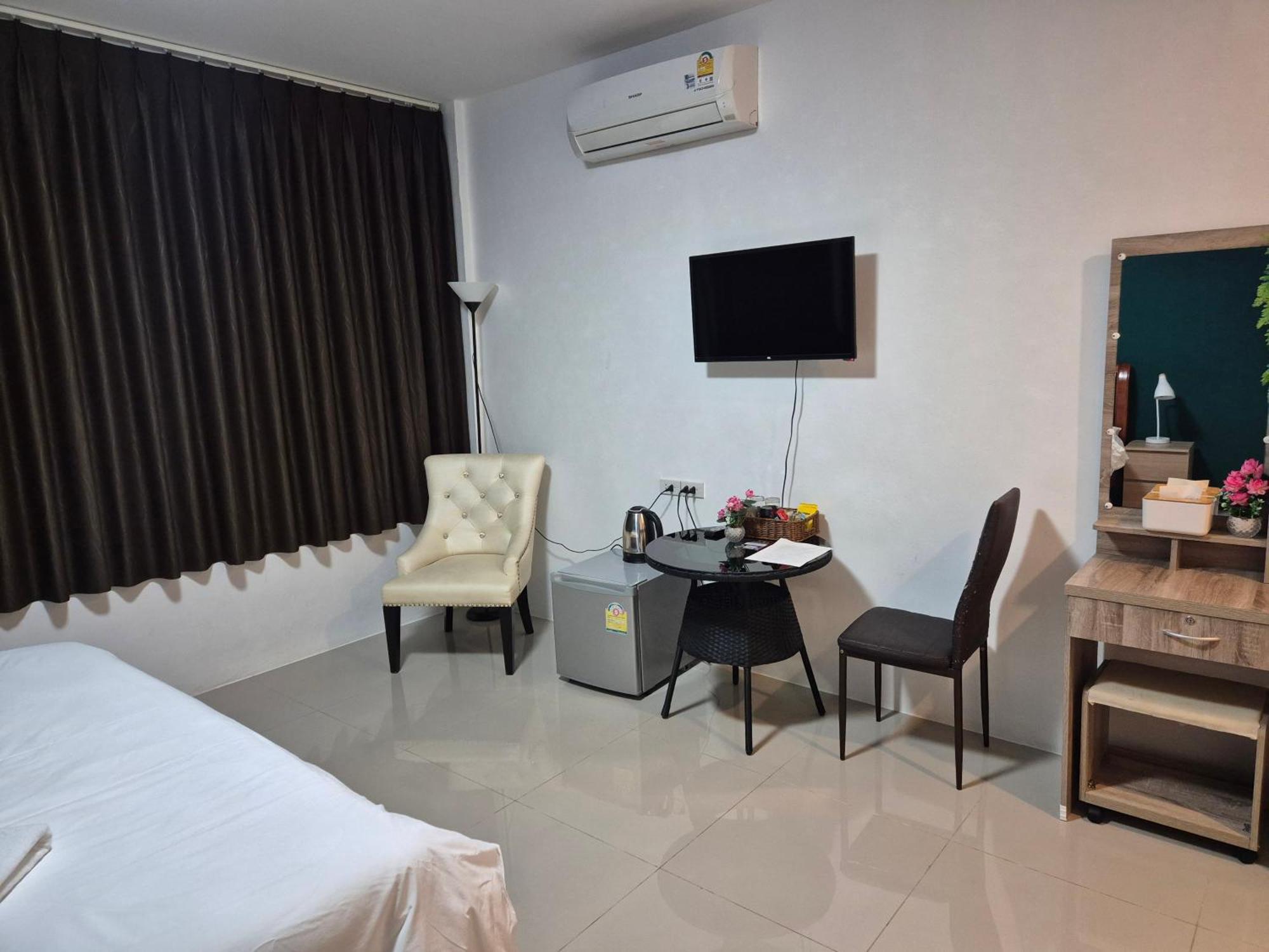 Dorothys Hotel Pattaya Exterior photo