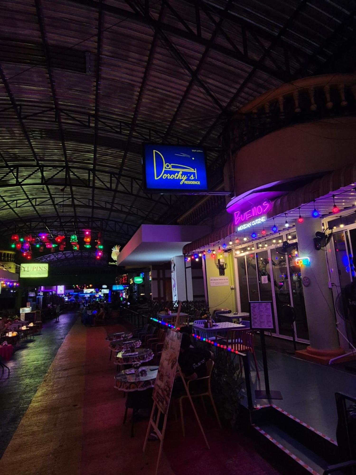 Dorothys Hotel Pattaya Exterior photo